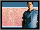 Wentworth Miller, niebieskie polo